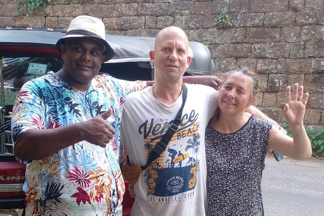 Kandy Heritage City Tour by tuktuk - Asgiriya Maha Viharaya and Sri Maha Bodhi Viharaya: Two Spiritual Stops, Two Atmospheres