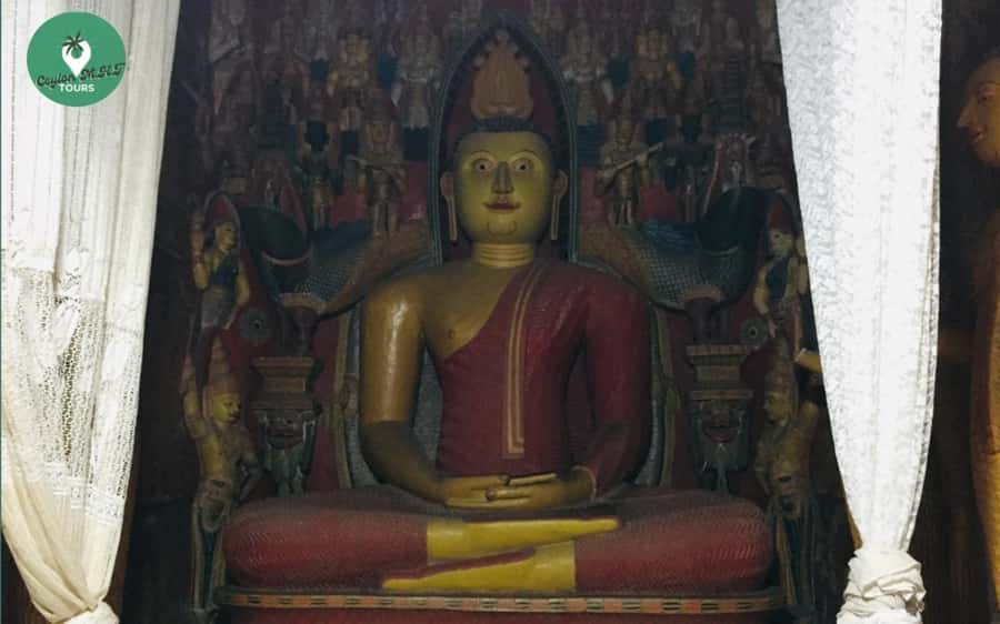 Kandy: Local Guided City Explore by Tuk Tuk - Stop-by-stop: Temple of the Tooth Relic (Sri Dalada Maligawa)
