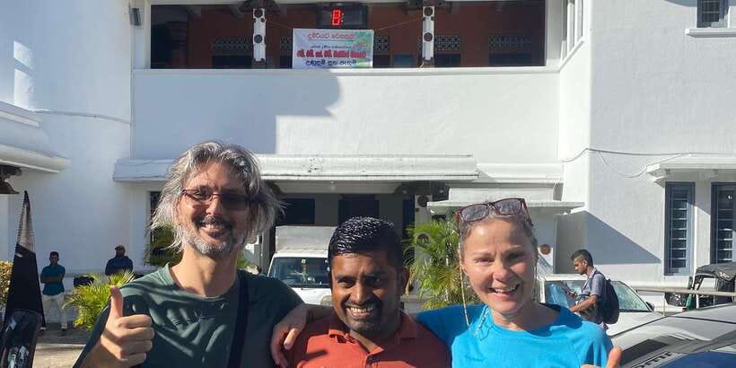 Kandy: Private City Highlights Guided Tour by Tuk-Tuk - Tea Factory, Plantation, Batik Making, and Cinnamon Garden