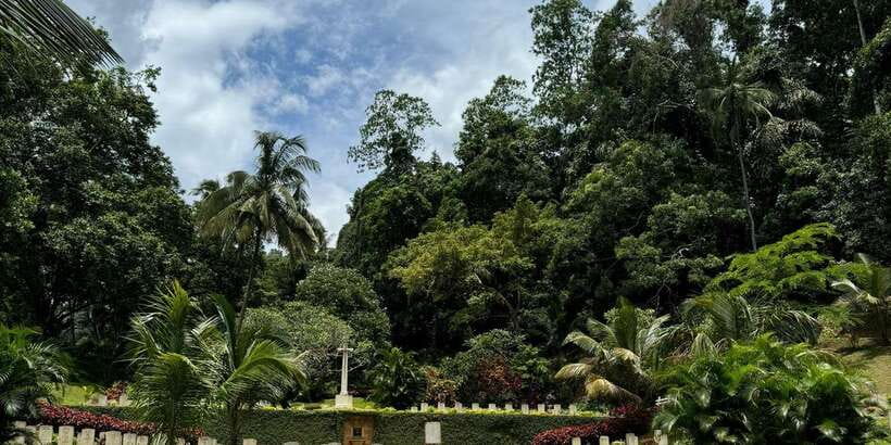 Kandy: Private Guided Tour with Local Highlights by Tuk Tuk - Queen’s Bathing Pavilion and the National Museum flow