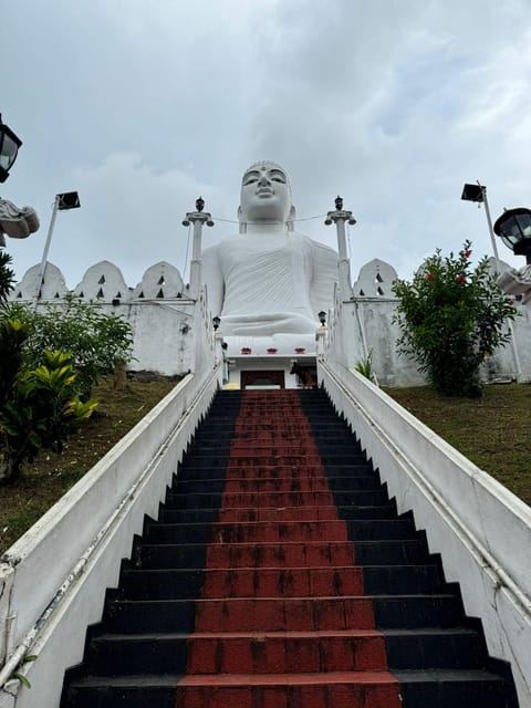 Kandy: Private Guided Tour with Local Highlights by Tuk Tuk - Hilltop Buddhist temple: the best quick views in town