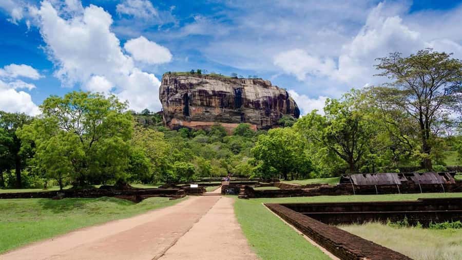 Kandy: Sigiriya and Dambulla Day Trip with Tuk Tuk Ride - The extra hour before you head back to Kandy