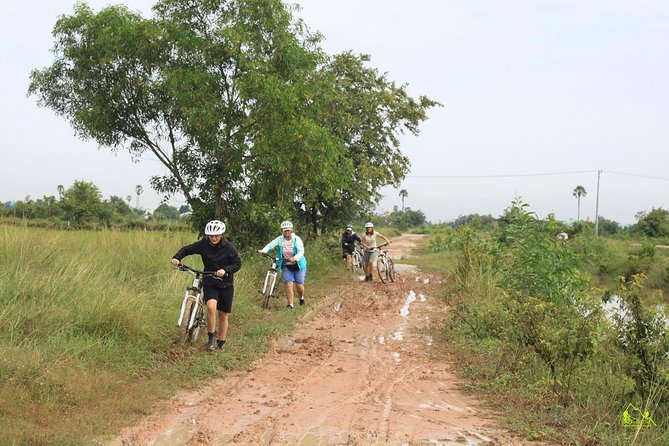 Killing Field & Paddy Rice Fields Tuk Tuk Adventure - What it’s like with the guide and how the pace feels