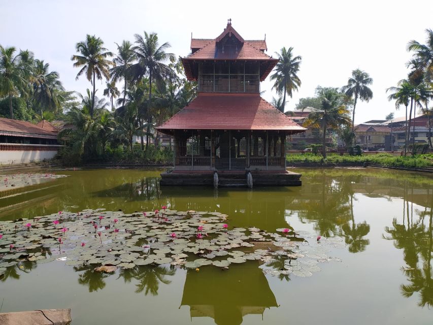 Kochi: Private Tuk-Tuk City Tour with Hotel Pickup - Your Route: Colonial Churches, Chinese Fishing Nets, and the Dutch Cemetery