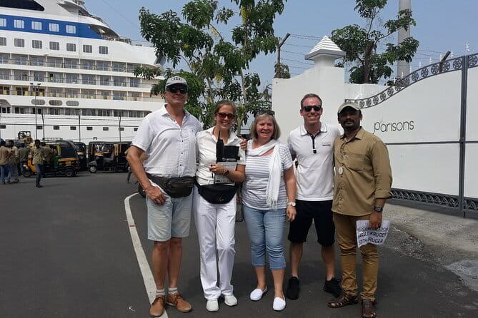 Kochi Tuk-Tuk Sightseeing Tour with Cruise Ship Pickup - Stop-by-stop in Fort Kochi: nets, cemeteries, and church doors