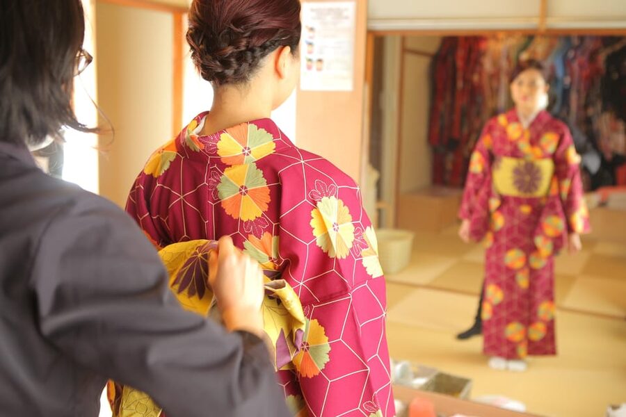 Kyoto:Kiyomizu-dera Temple Rent a kimono and ride a rickshaw - Who this fits best in your Kyoto plans