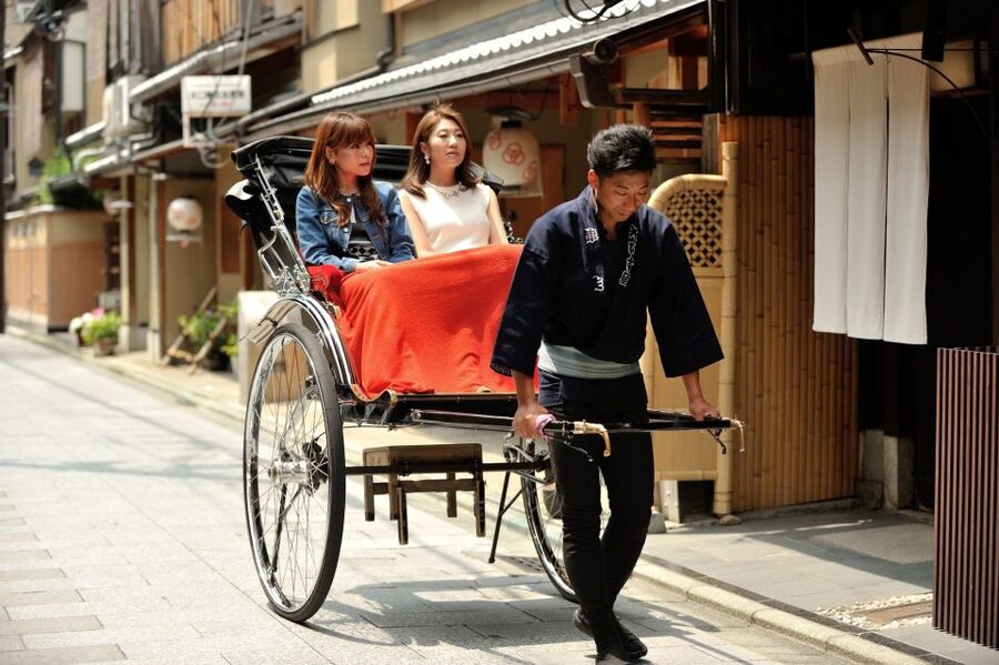 Kyoto: Private Rickshaw Tour of Gion and Higashiyama Area - Weather and energy: why the guide matters here