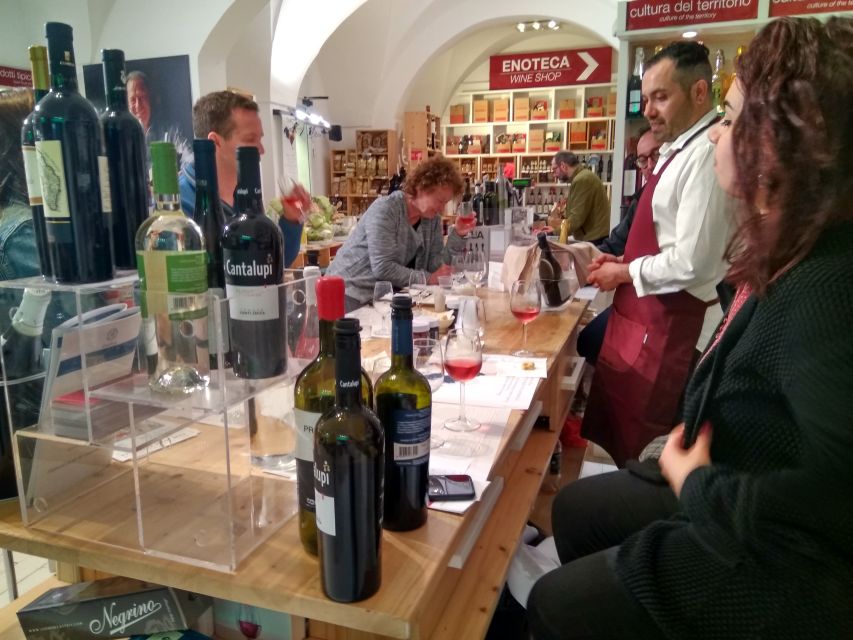 Lecce: Guided Tour & Wine Tasting by Rickshaw - Porta Napoli: The City Entrance That Sets the Mood