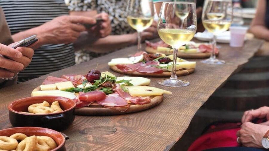 Lecce: Guided Tour & Wine Tasting by Rickshaw - Where the Tour Starts: Velo Service Lecce and Easy Parking