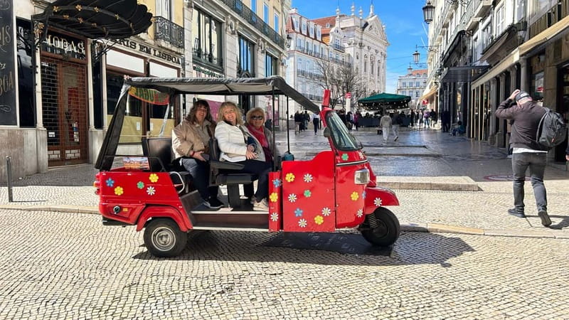 Lisboa: Tuk Tuk ride in Alfama & pick-up you at the hotel. - Landmark stops that anchor the neighborhoods you’re touring