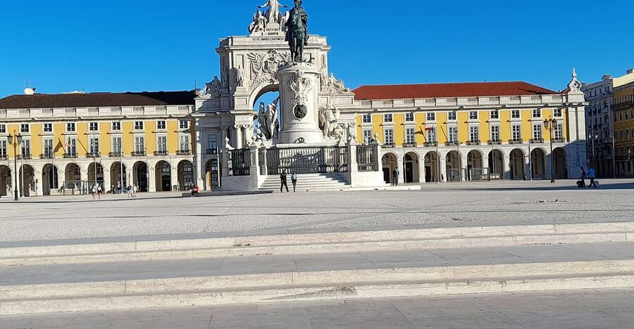 Lisbon: 2 hours Private City Highlights Tuk-Tuk Tour for two - Miradouro de Santa Luzia and Portas do Sol: two terraces, one big view