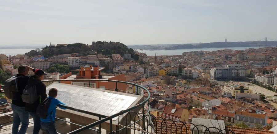 Lisbon: 2 hours Private City Highlights Tuk-Tuk Tour for two - Lisbon Cathedral and Praca do Comercio: the orientation stops