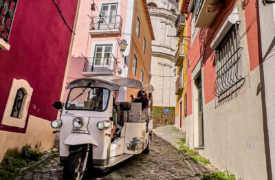 Lisbon: 2h Old Lisbon Tuk Tuk Tour - Getting picked up and climbing into the ride