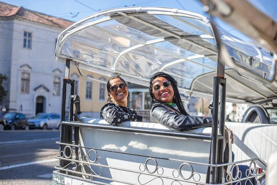 Lisbon: 2h Old Lisbon Tuk Tuk Tour - Portas do Sol Terrace and Graça: the viewpoint payoff early