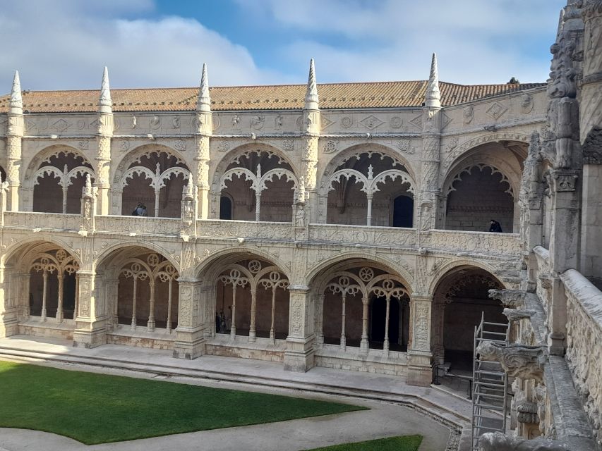 Lisbon: Belem Private Tuk-Tuk Tour for 2 hours - Monument to the Discoveries: Vasco da Gama and Camões in stone