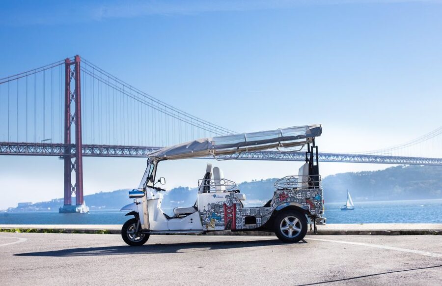 Lisbon: Belém Tuk Tuk Tour with Pastel de Nata Tasting - Cruising the Tagus and Under the 25th of April Bridge