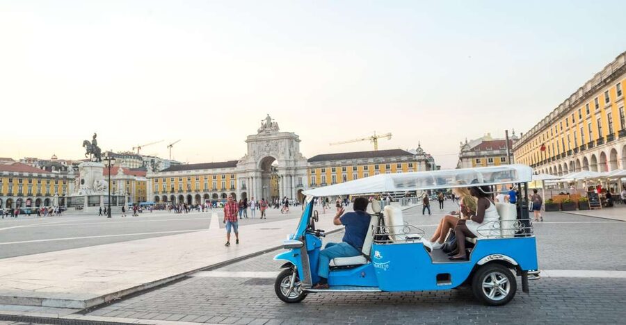 Lisbon by Tuk Tuk Guided Tour: City of Neighborhoods - Alfama in focus: a guided 45 minutes in the fado neighborhood