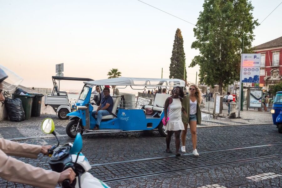 Lisbon by Tuk Tuk Guided Tour: City of Neighborhoods - Castelo de S. Jorge: defensive walls from the inside story