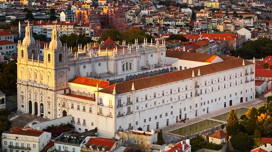 Lisbon: City Highlights Tour by Tuk Tuk - Hills, photo stops, and how to get the best angles