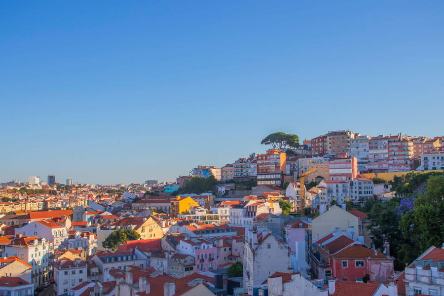 Lisbon: Early Morning TukTuk Tour - hotel/cruise ship pickup - Alfama and Mouraria: Narrow Streets, Real Atmosphere, Early Light