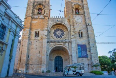 Lisbon Early Morning TukTuk Tour with hotel or cruise ship pickup - From Rossio Square to the Triumph Arch: a quick orientation before the uphill views
