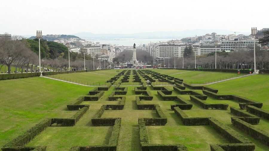 Lisbon Essentials 5H Tuk Tuk seightseeing Tour Free Pickup - Who should book this Lisbon Essentials tour
