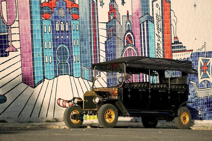 Lisbon: Food and Wine Tasting 4-Hours Tuk Tuk Tour - Who should book this Lisbon food and wine tuk-tuk tour