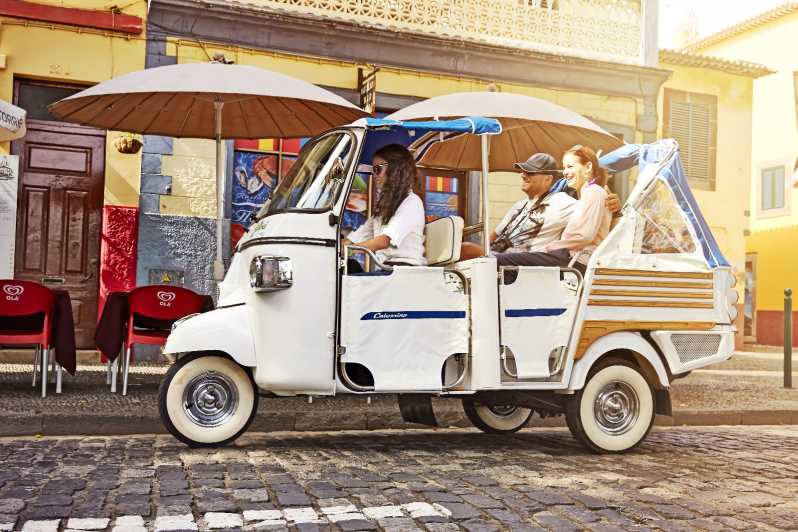 LISBON GRAND EXPERIENCE Tuktuk Tour in German - A private, German-language tuk tuk that you can actually steer