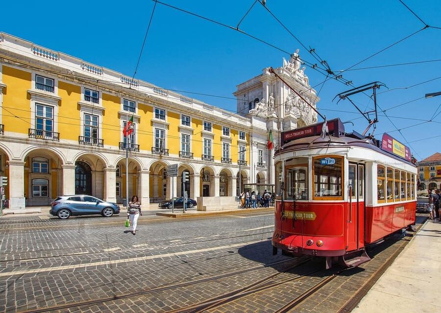 Lisbon: Guided Eco Tuk Tuk sightseeing tour - Starting at Hard Rock Café: easy meetup, quick momentum