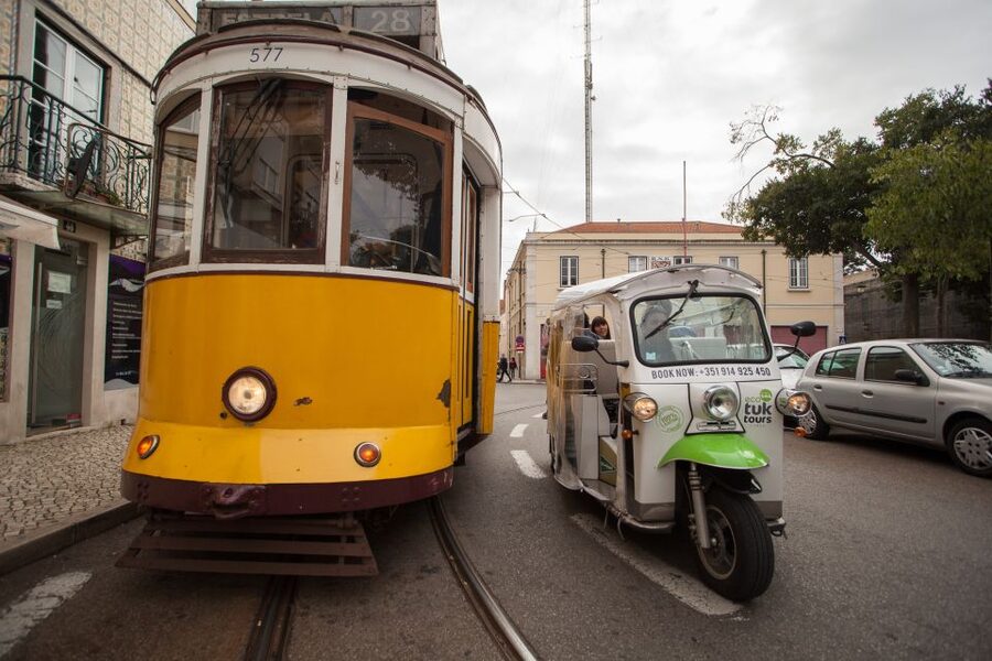 Lisbon: Guided Tuk-Tuk Tour Along the Historic Tram Line 28 - Chiado to the Tram 28 corridor: get your bearings fast