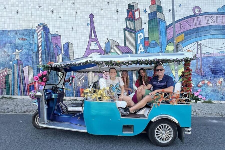 Lisbon:Half-day Guided Tuk Tuk Tour OldTown CityCenter Belem - Cathedral and Old Town Streets: Lisbon Cathedral, Graça, and Alfama