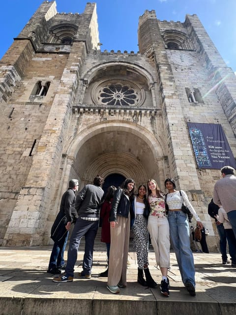 Lisbon:Half-day Guided Tuk Tuk Tour OldTown CityCenter Belem - Viewpoints in the Graça area: Portas do Sol and Nossa Senhora do Monte