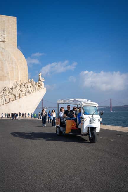 Lisbon Highlights: Private Tuk Tuk Sightseeing City Tour - Sé de Lisboa to Portas do Sol: How the Tour Gets You Oriented