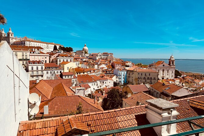 Lisbon: Historic City Tour by Tuk-Tuk - Stop-by-stop: from Lisbon Cathedral toward Santa Luzia