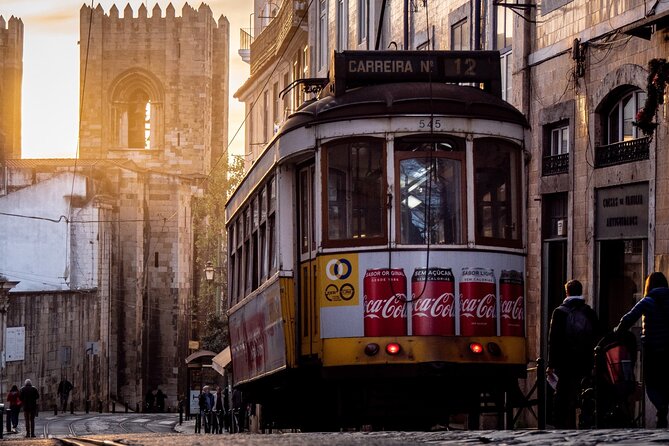 Lisbon Medieval Hills Private Tour on Tuk-Tuk - The start point: Praça da Figueira and the pickup rhythm