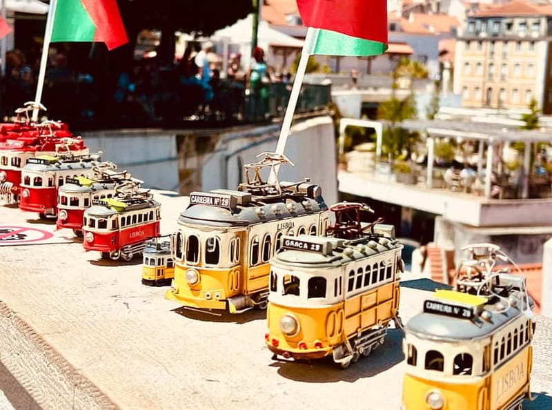 Lisbon Old Town Tuk Tuk Top Experience - Why Lisbon Old Town Fits a Tuk-Tuk So Well