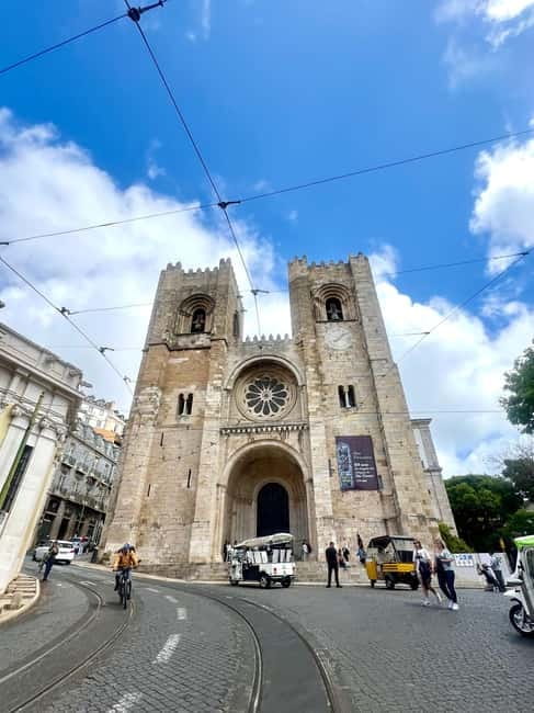 Lisbon Old Town Tuk Tuk Top Experience - Fado Museum, Chafariz d’El-Rei, and the Pink Street: Culture on a Tight Route