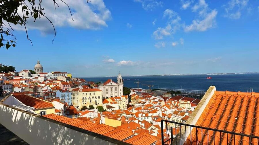 Lisbon: Old Town Tuk-Tuk Tour. - Why the Guide Matters: Live Commentary That Turns Stops Into Stories