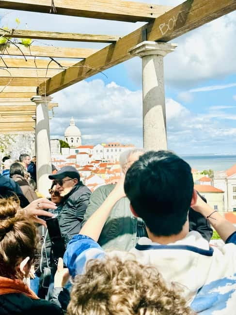 Lisbon: Old Town Tuktuk Tour - Lisbon Cathedral: A Strong First Anchor in Old Town