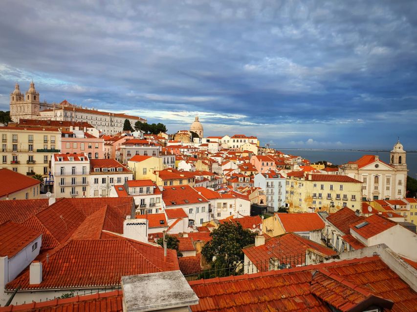 Lisbon: Old Town TukTuk Tour and Scenic Viewpoints in Alfama - Meeting point and pickup: how to avoid the first 10 minutes stress