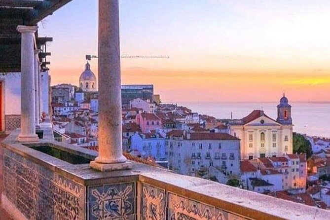 Lisbon on TukTuk - Downtown pass: Praça do Comércio, Rossio, and earthquake-era rebuilding
