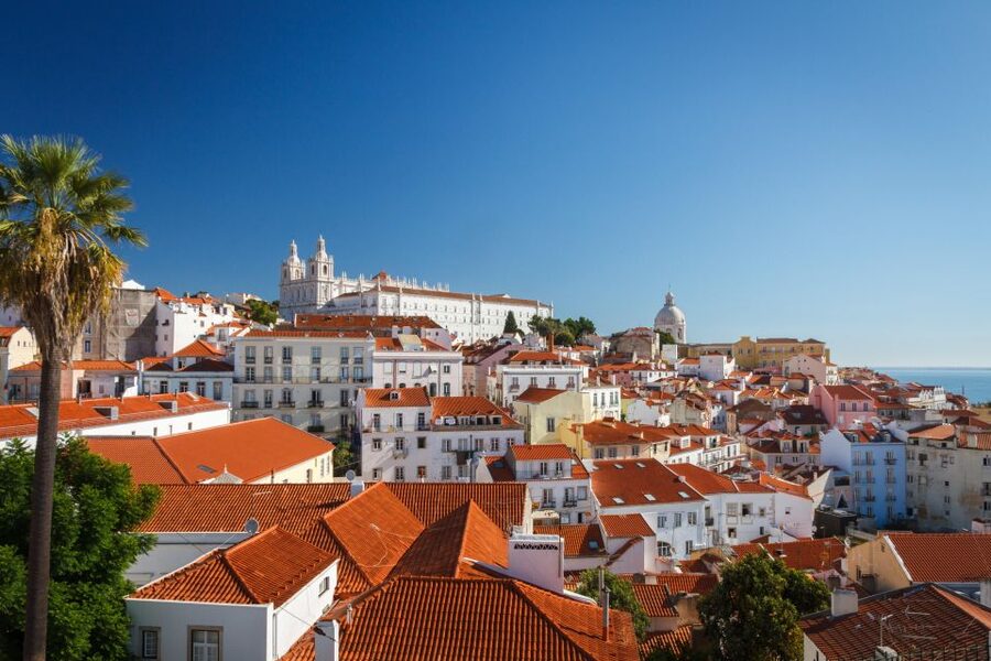 Lisbon: Private city tour by tuktuk alfama up to 90 min - Church of Saint Anthony and Lisbon Cathedral: history you can stand next to