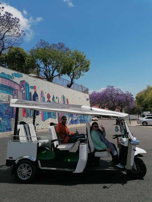 Lisbon: Private City Tour in Alfama and Chiado with Tuk Tuk - Sé de Lisboa and Santa Luzia: Cathedral Area Views, Up Close