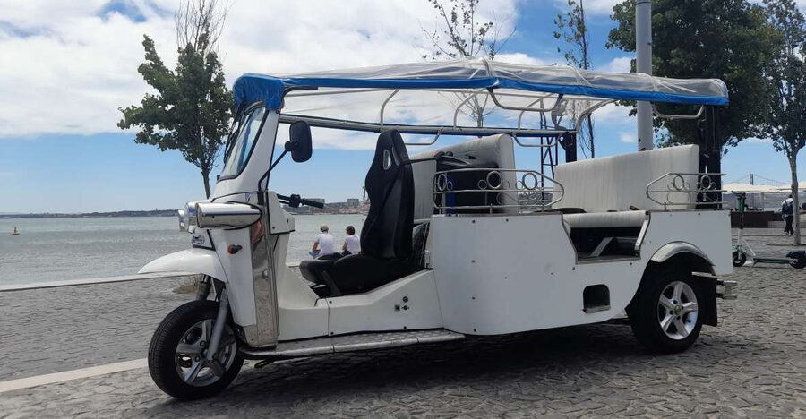 Lisbon: Private Eco Tuk-Tuk Tour for 2 Hours - The Ginjinha Stop in Alfama: Local Flavor, Not a Fancy Add-On