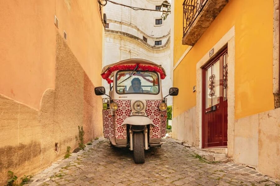 Lisbon: Private Guided Tuk-Tuk Tour with Hotel Pickup - Cathedral and Old Faith Streets: Lisbon Cathedral and Santo António de Lisboa