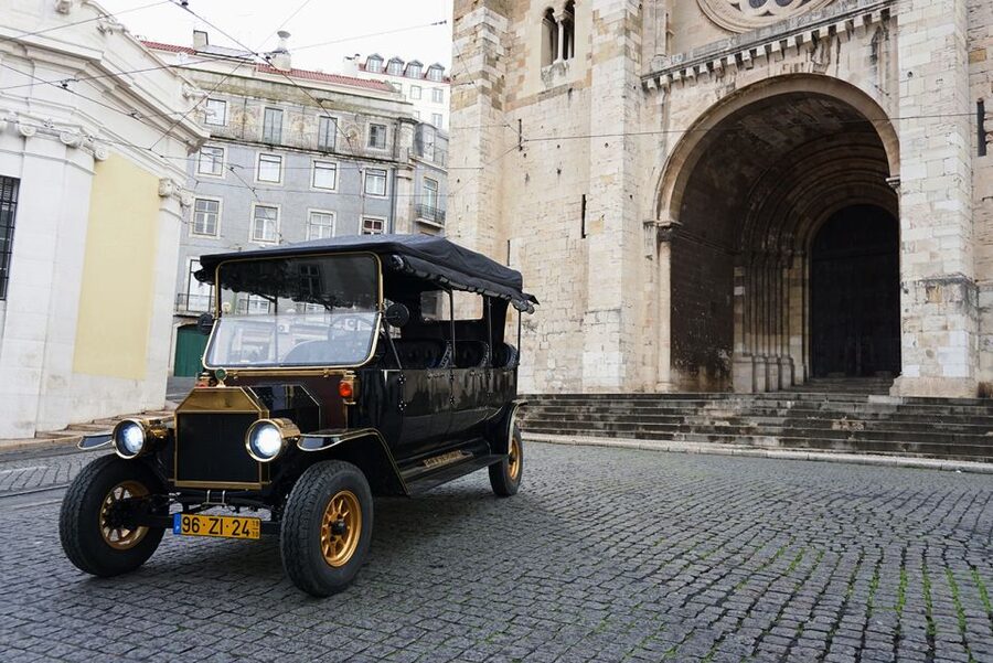 Lisbon: Private Guided Tuk-Tuk Tour with Hotel Pickup - Portas do Sol and Senhora do Monte: Lisbon’s Viewpoints, Timed for Photos