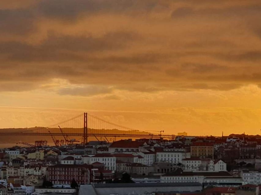 Lisbon: Private Highlights Tuk-Tuk Tour with Tapas and Wine - Key things you’ll notice on this tour