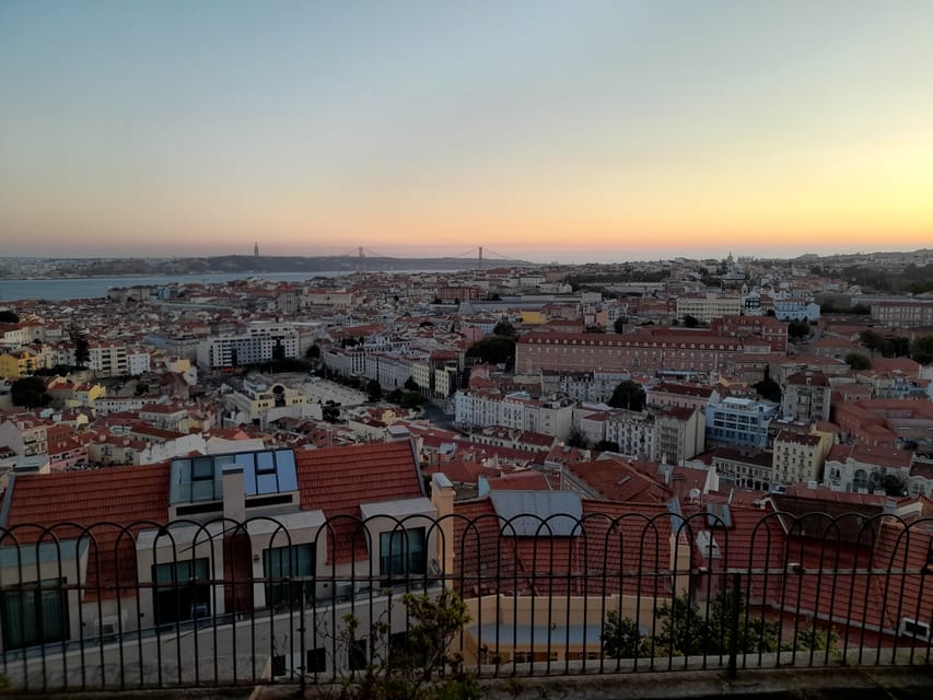 Lisbon: Private Highlights Tuk-Tuk Tour with Tapas and Wine - Private Tuk-Tuk Highlights: Why This 3-Hour Evening Works
