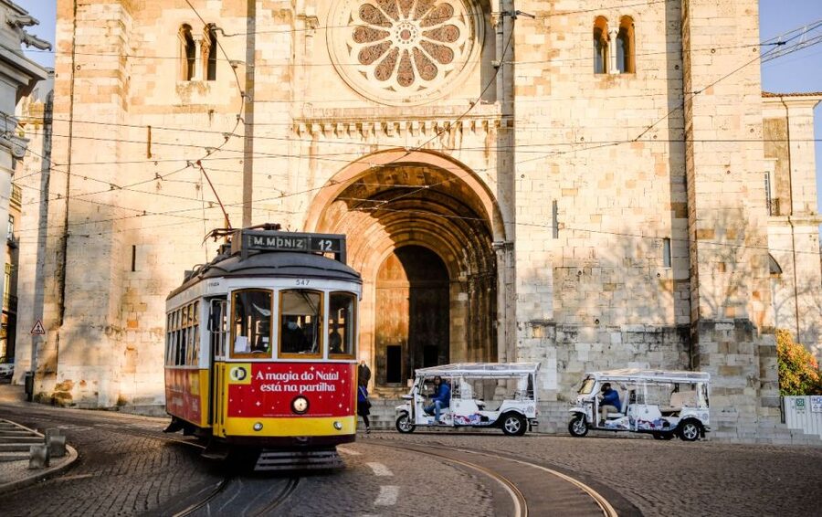 Lisbon: Private Historic Tour by Eco Tuk Tuk - Graça Historic District and the São Vicente de Fora area