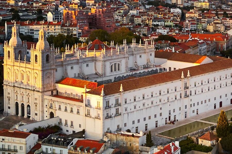 Lisbon: Private Sightseeing Tour in a Vintage Tuk Tuk - Timing, Pickup, and What to Wear for a Bumpy Ride